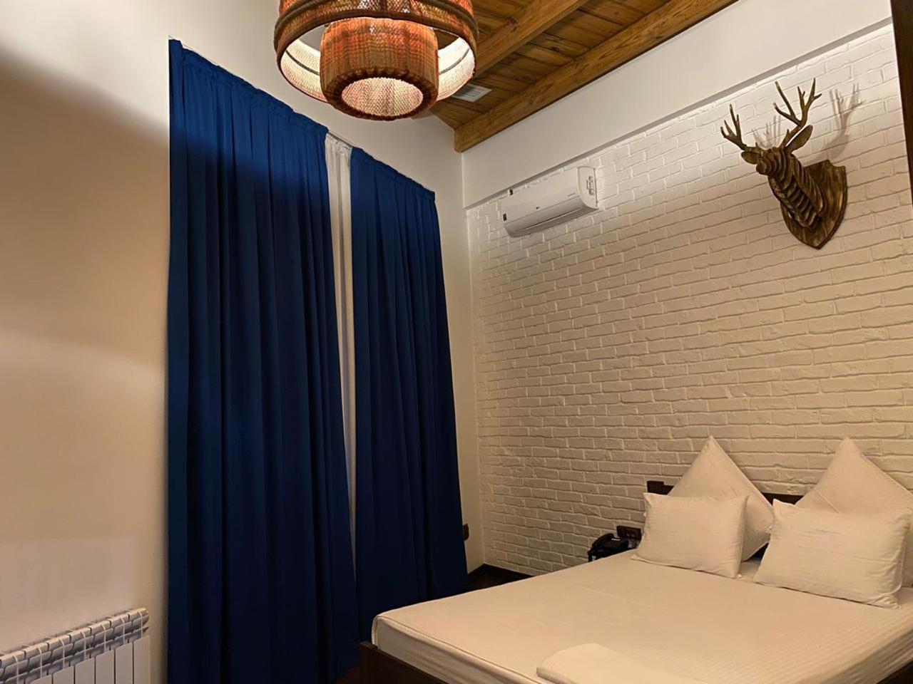 Alpen Park Hotel Shymkent Room photo