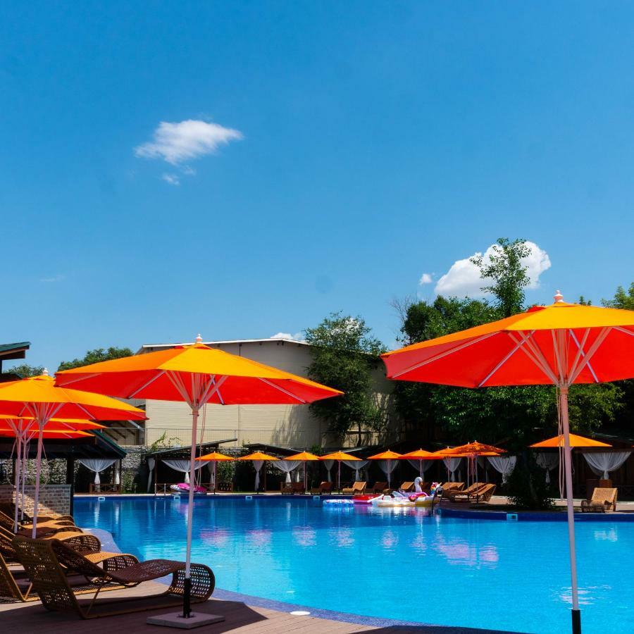 Alpen Park Hotel Shymkent Exterior photo
