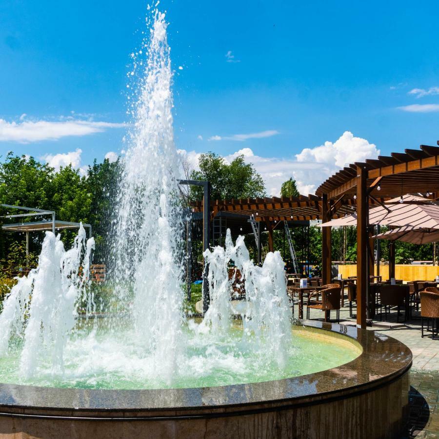 Alpen Park Hotel Shymkent Exterior photo